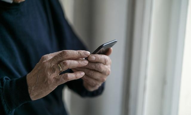 2022老年智能手机哪款好用，适合老年人使用的3款神机